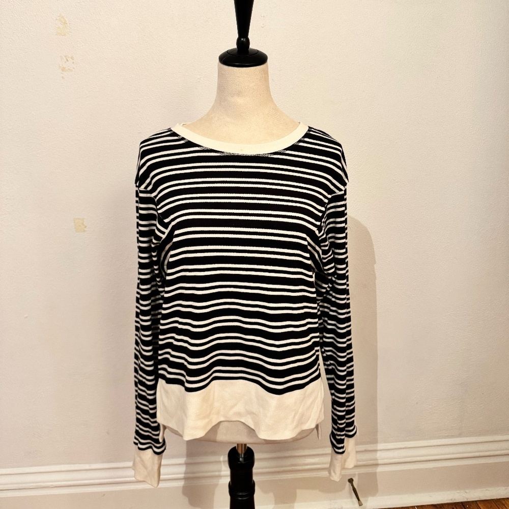 Black and white striped long sleeve sweater top